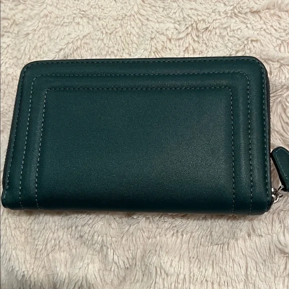 Brand New Coach Dark Green Leather Zip Wallet - Picture 2 of 6